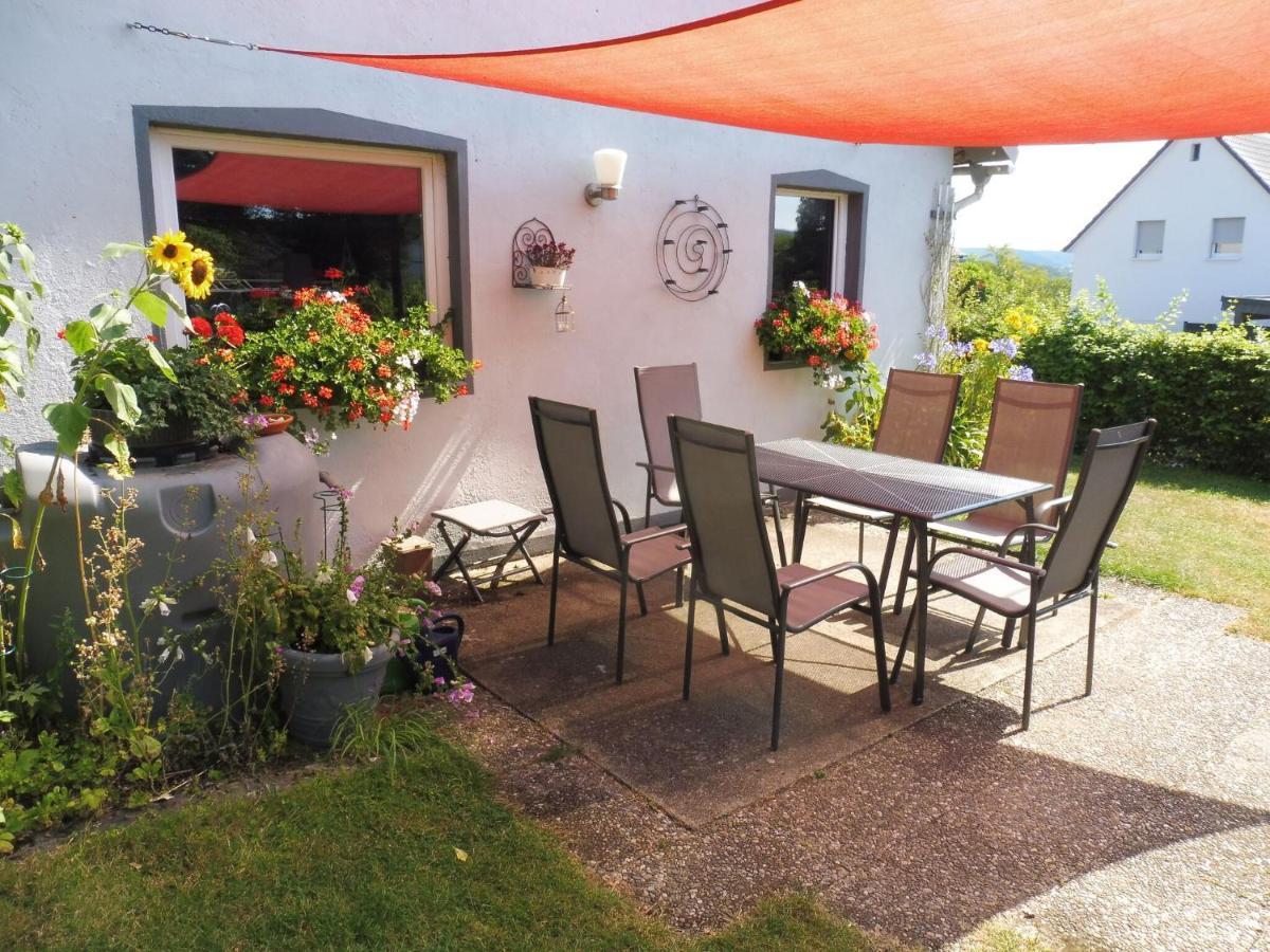 Apartment With Terrace And Pool In The Garden Pracht Εξωτερικό φωτογραφία